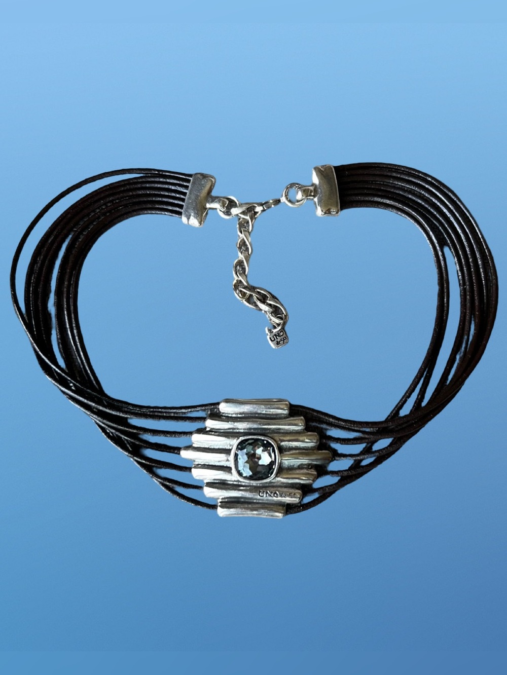 Attached Necklace by UNO de 50 - Picture 4 of 12